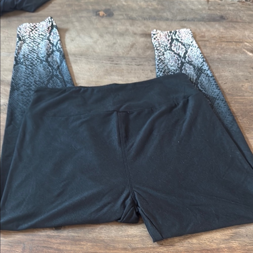 LuLaRoe OS Snake skin Patterned Leggings